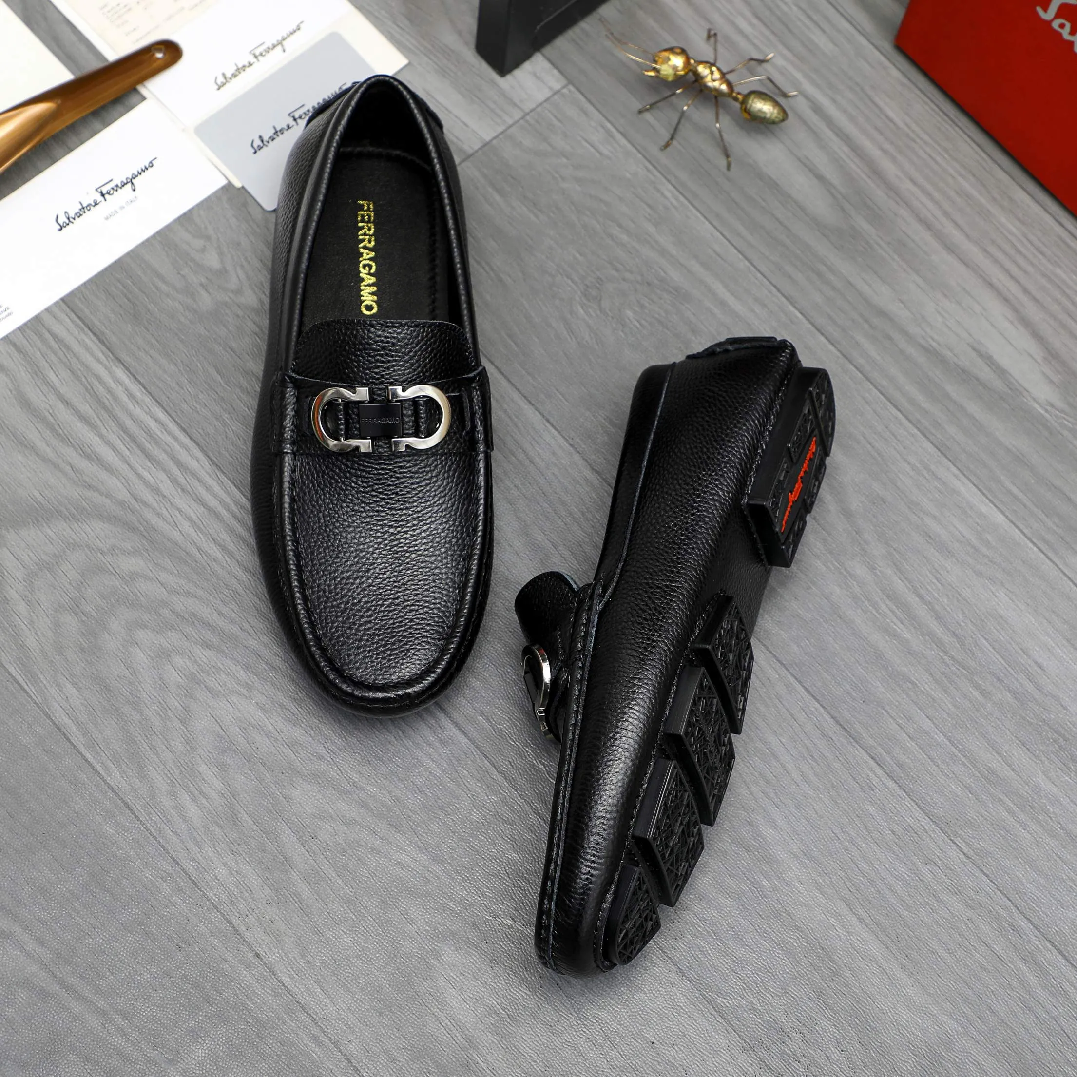 Men's shoes 💰p420 Product trademark: Ferragamo " Ferragamo ] Casual slip-on men's shoes Regular size: 38-44 Product materials: Selected pebbled cowhide upper, sheepskin lining, original rubber outsole